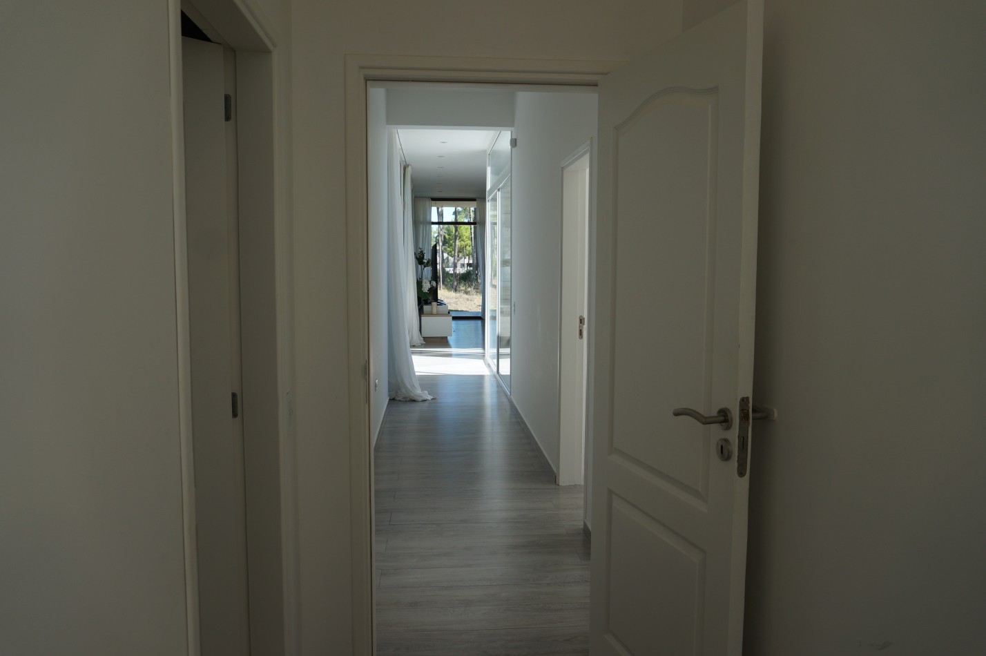 Casa con pileta y jardin en venta. Barrio Alamos, 4 dorm. oportunidad