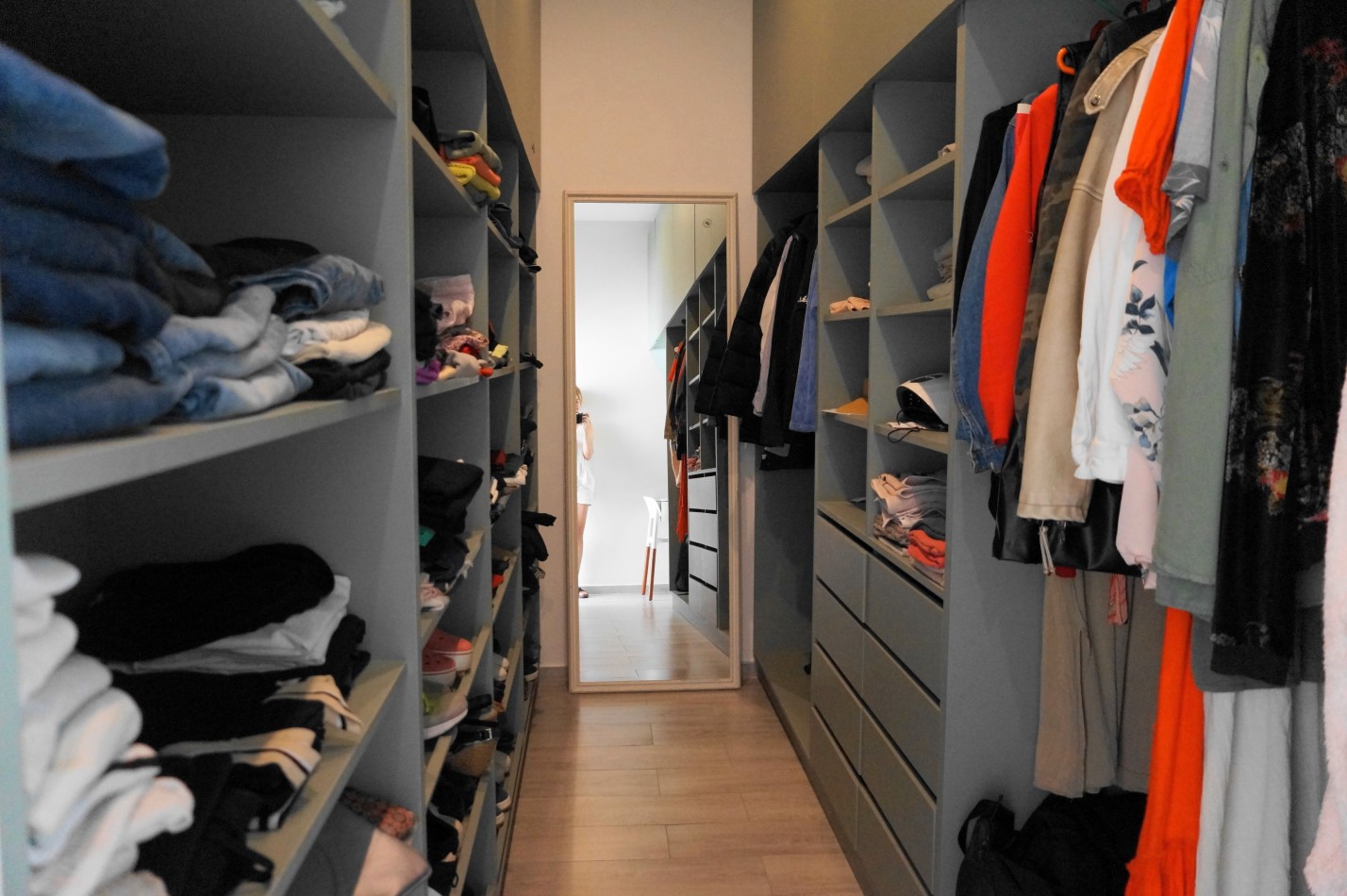 Casa con pileta y jardin en venta. Barrio Alamos, 4 dorm. oportunidad