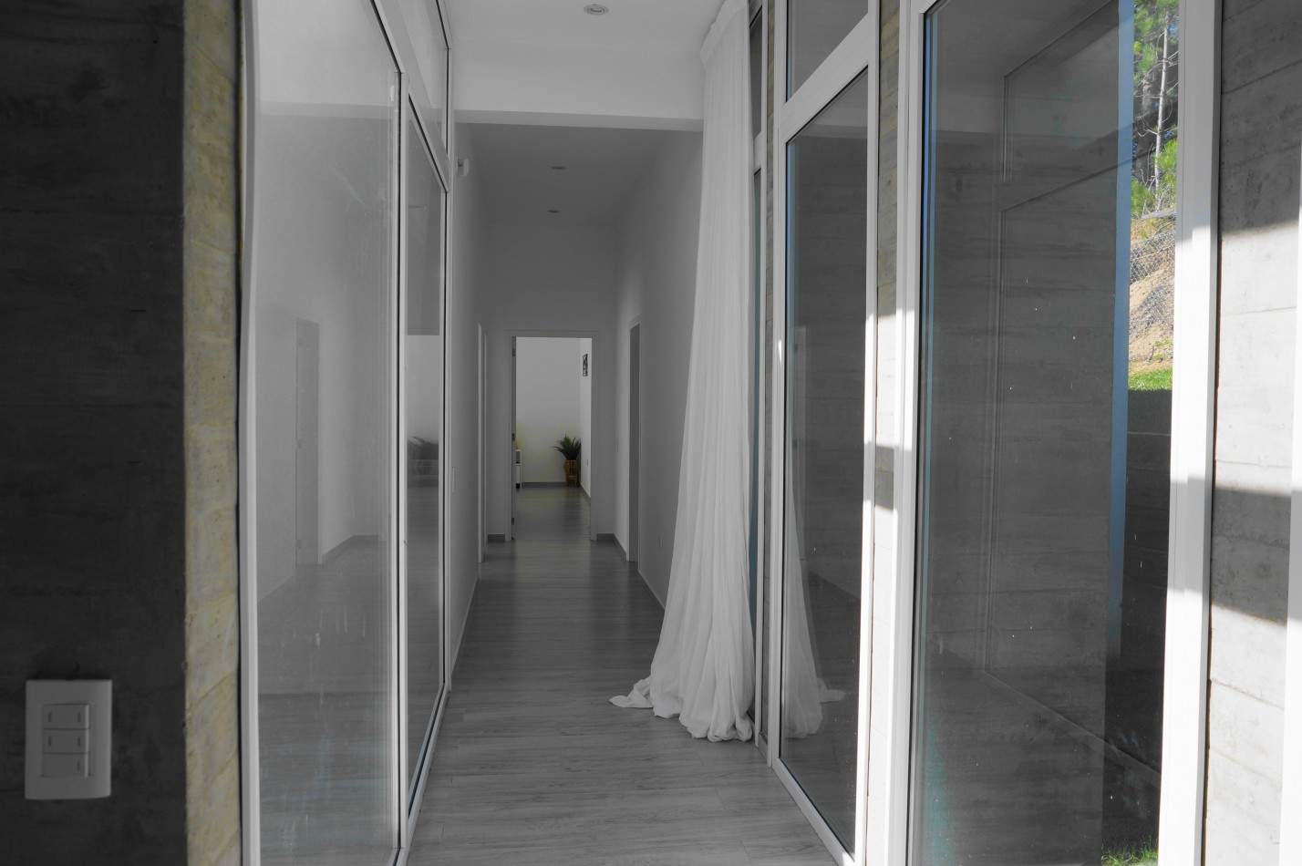 Casa con pileta y jardin en venta. Barrio Alamos, 4 dorm. oportunidad