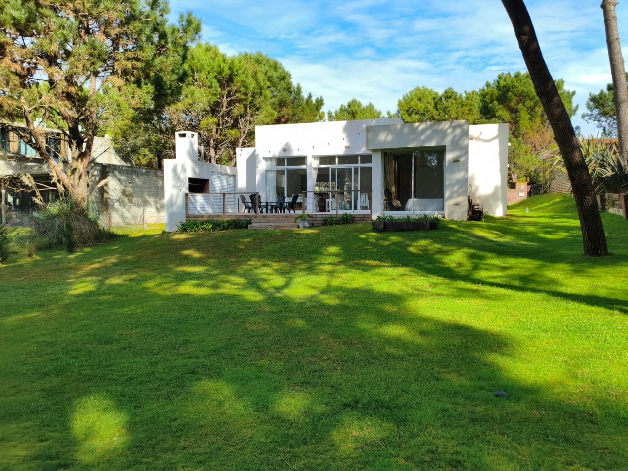 Casa alquiler Costa Esmeralda Residencial 3 dorm. jardin