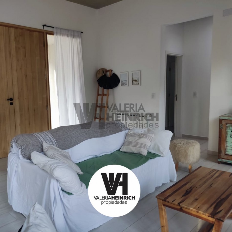 Alquiler y Venta Casa Villarobles con piscina 6 pax. 
