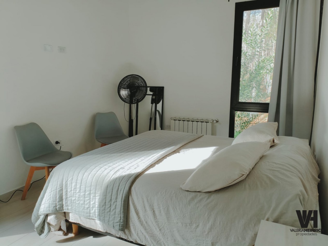 Alquiler y Venta Casa Villarobles con piscina 6 pax. 