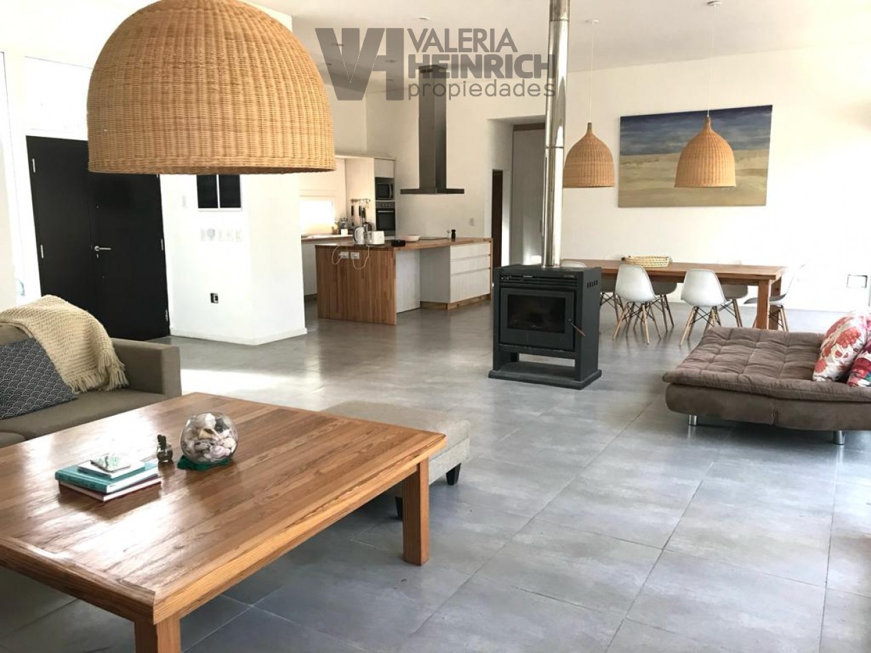 Venta casa Villarobles Pinamar 4 dorm.