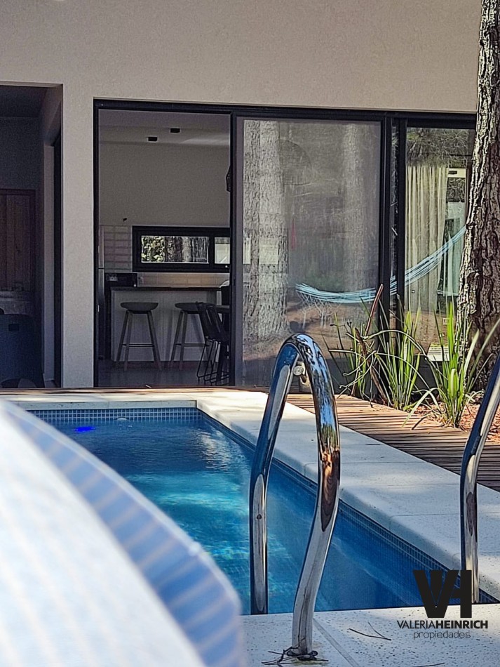 Alquiler y Venta Casa Villarobles con piscina 6 pax. 
