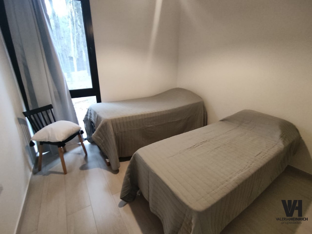 Alquiler y Venta Casa Villarobles con piscina 6 pax. 