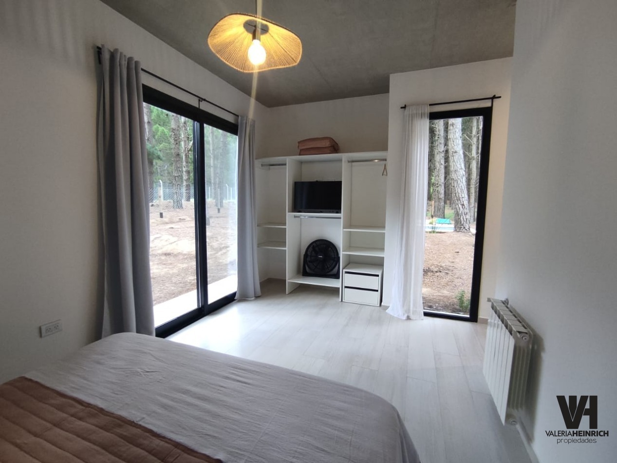 Alquiler y Venta Casa Villarobles con piscina 6 pax. 