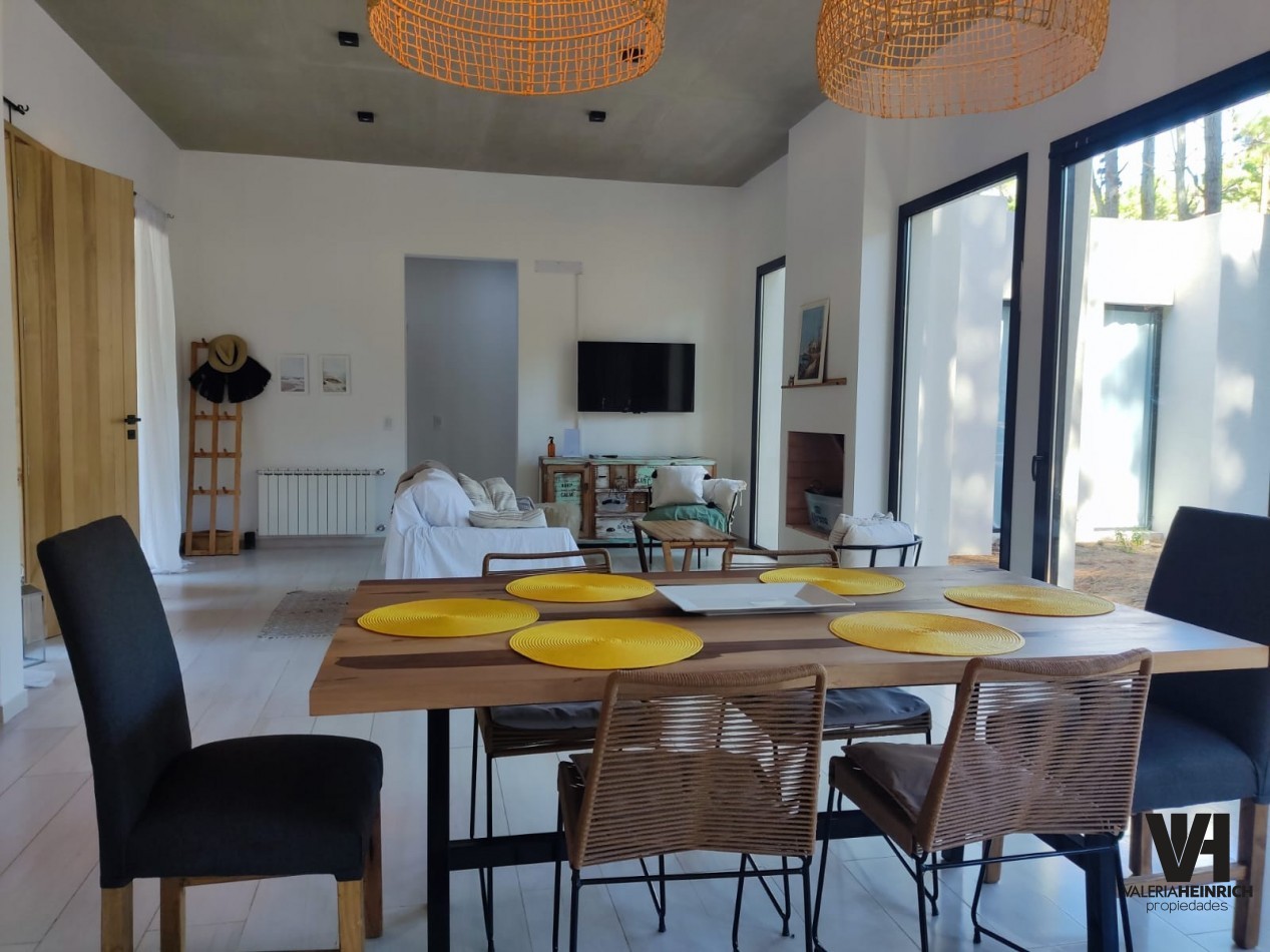 Alquiler y Venta Casa Villarobles con piscina 6 pax. 