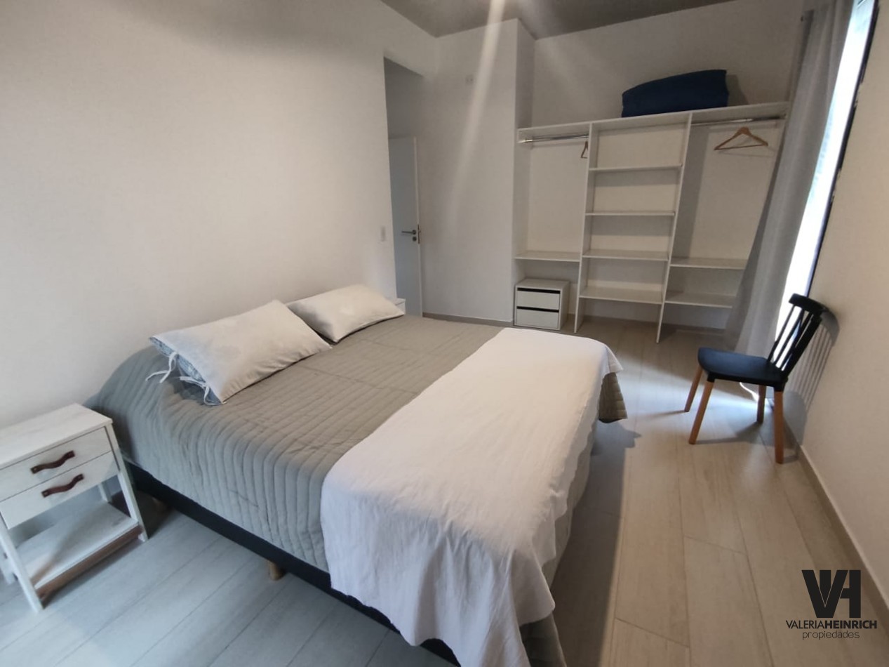 Alquiler y Venta Casa Villarobles con piscina 6 pax. 