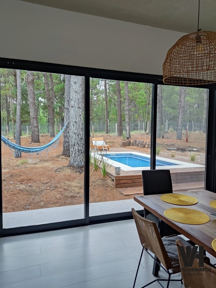 Alquiler y Venta Casa Villarobles con piscina 6 pax. 