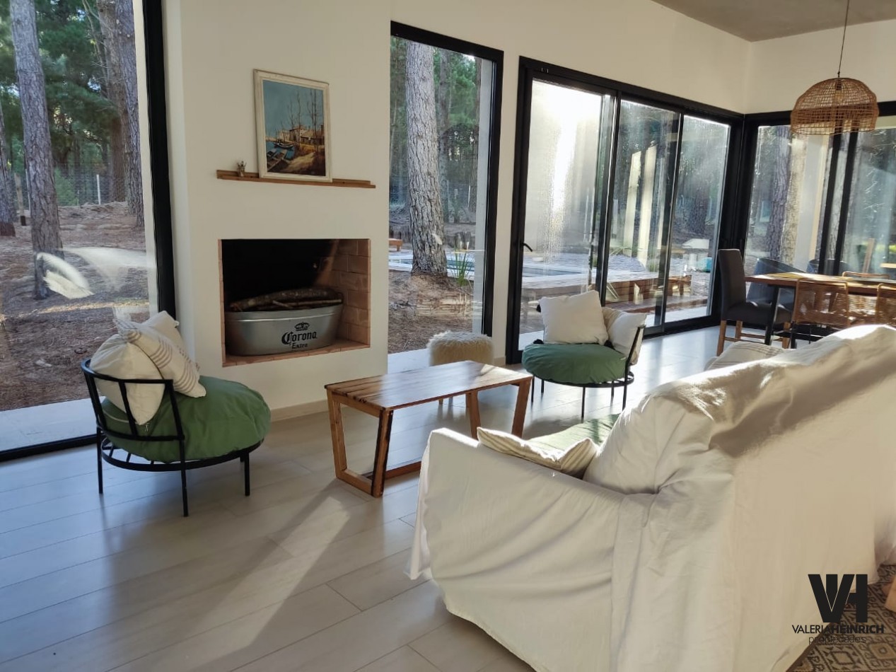 Alquiler y Venta Casa Villarobles con piscina 6 pax. 