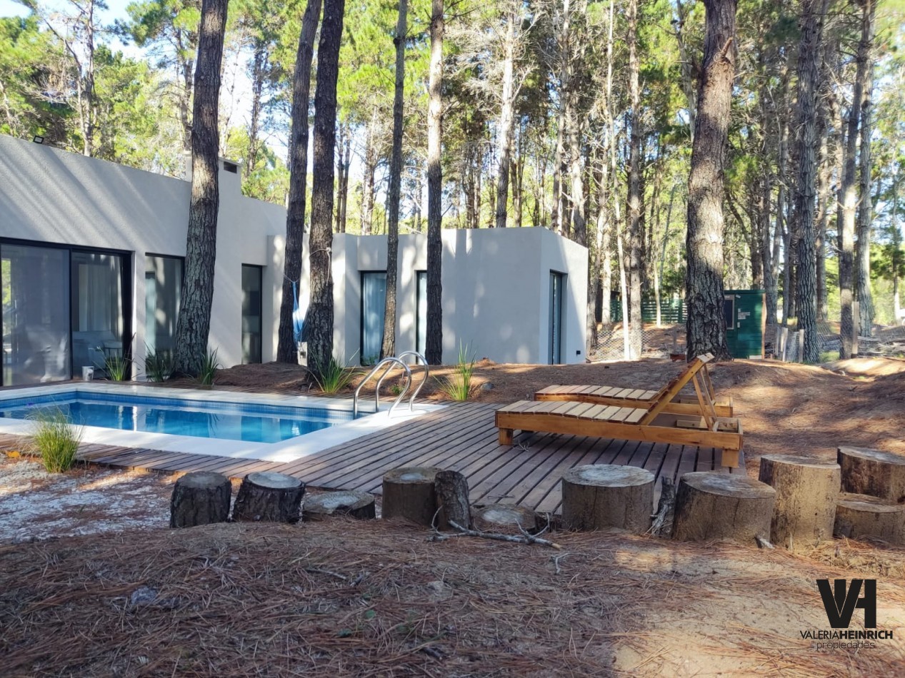 Alquiler y Venta Casa Villarobles con piscina 6 pax. 
