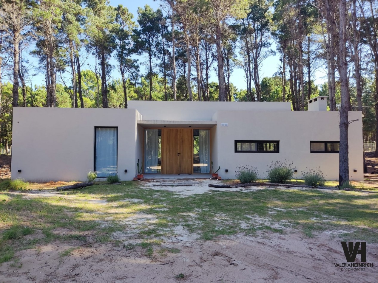 Alquiler y Venta Casa Villarobles con piscina 6 pax. 