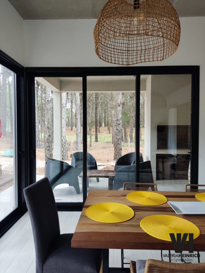 Alquiler y Venta Casa Villarobles con piscina 6 pax. 