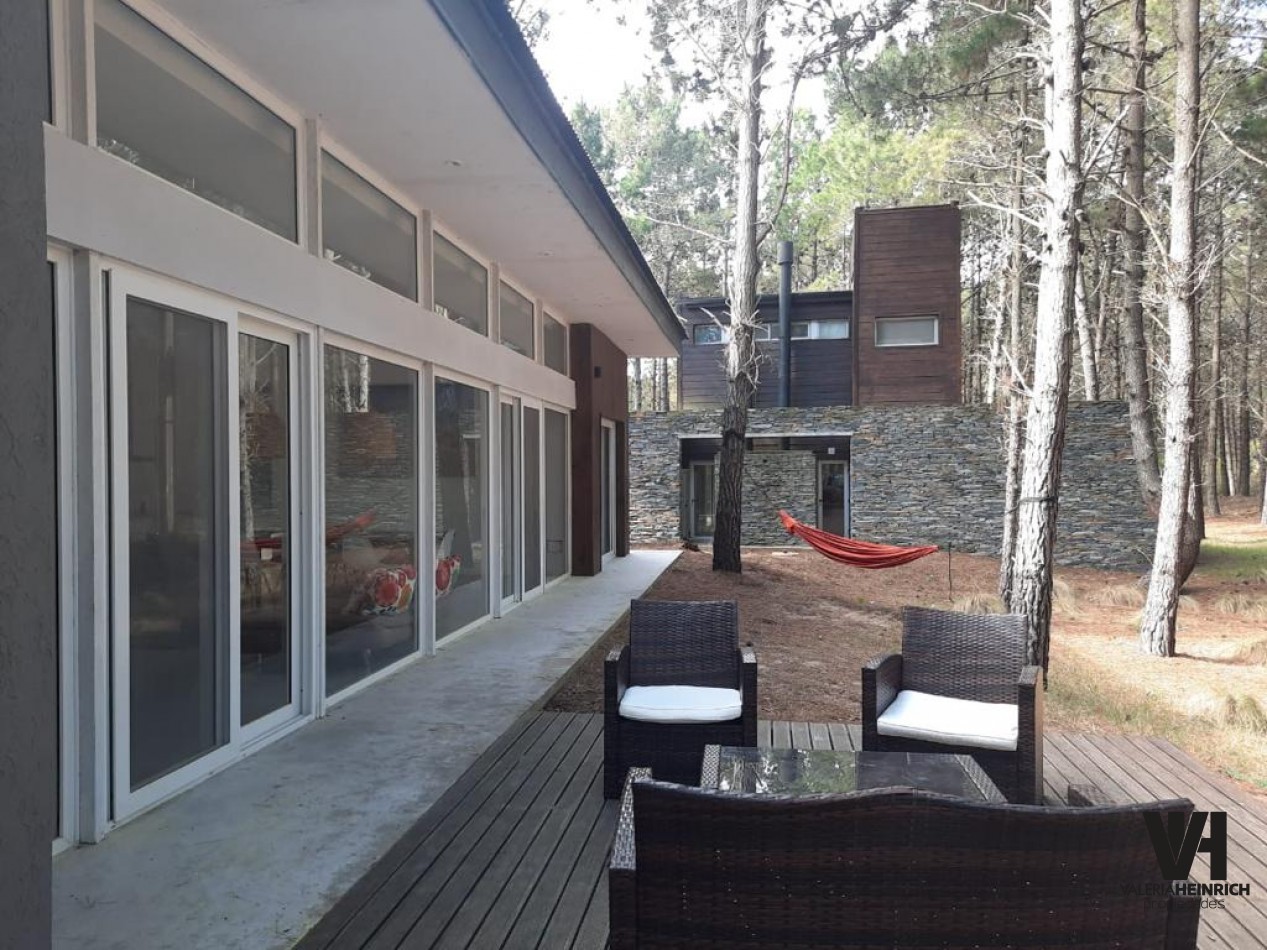 Venta casa Villarobles Pinamar  4 dorm.