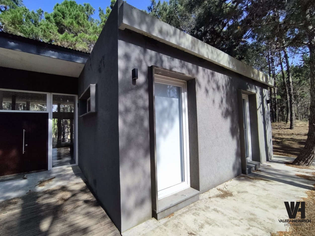 Venta casa Villarobles Pinamar  4 dorm.
