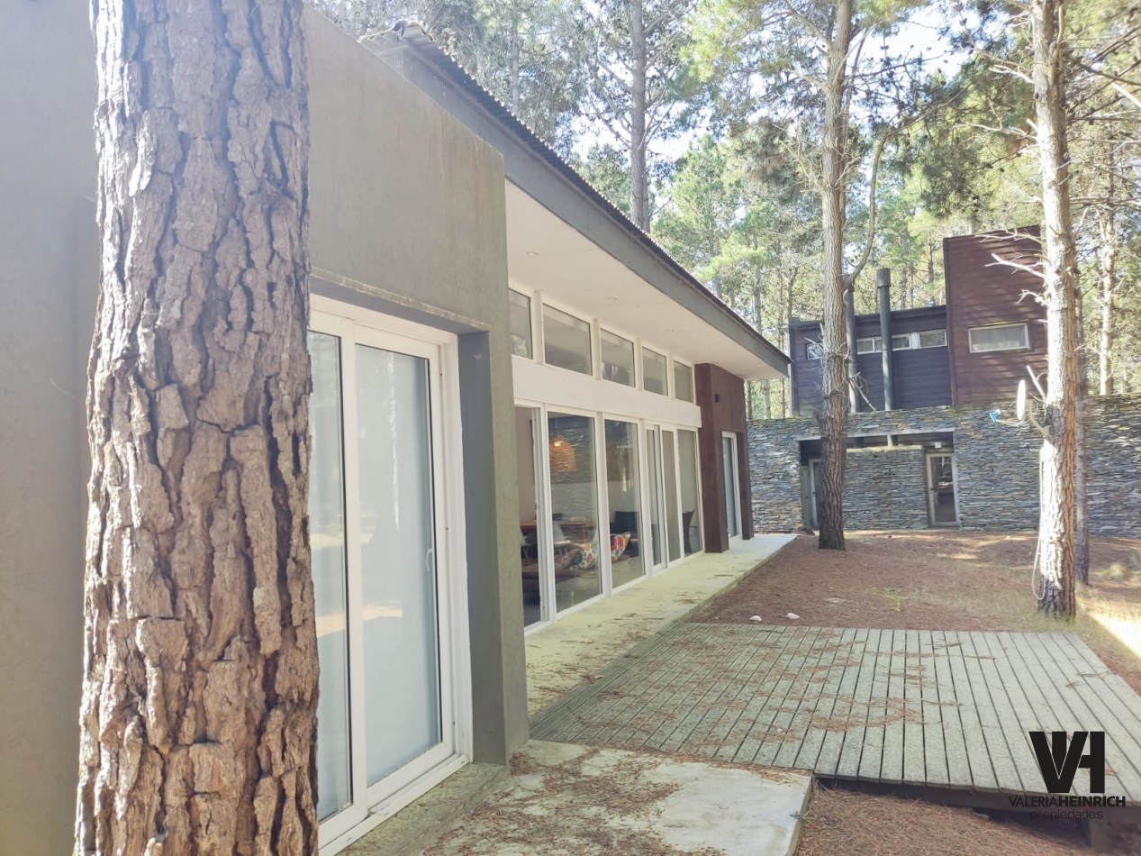 Venta casa Villarobles Pinamar  4 dorm.