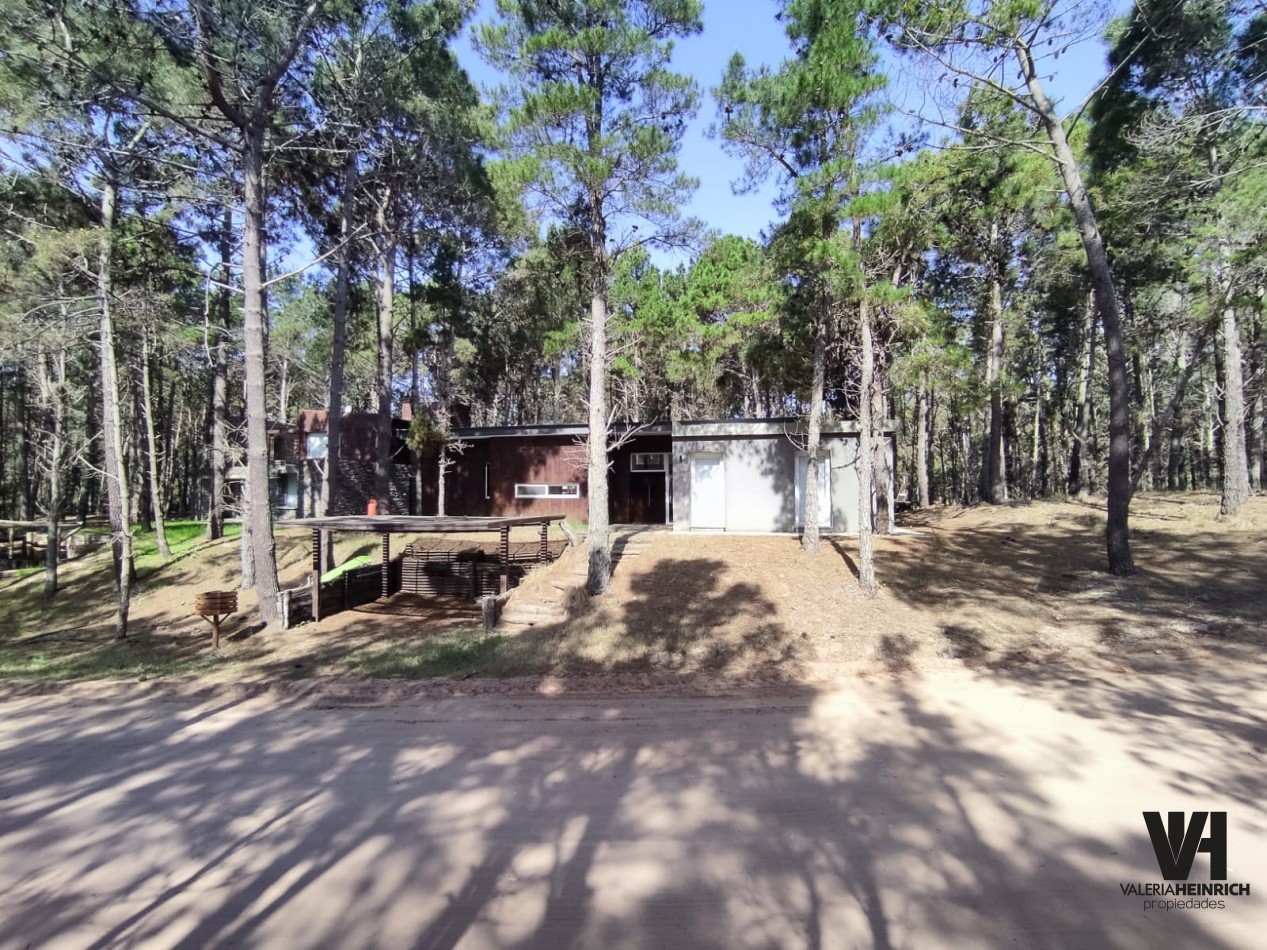 Venta casa Villarobles Pinamar  4 dorm.