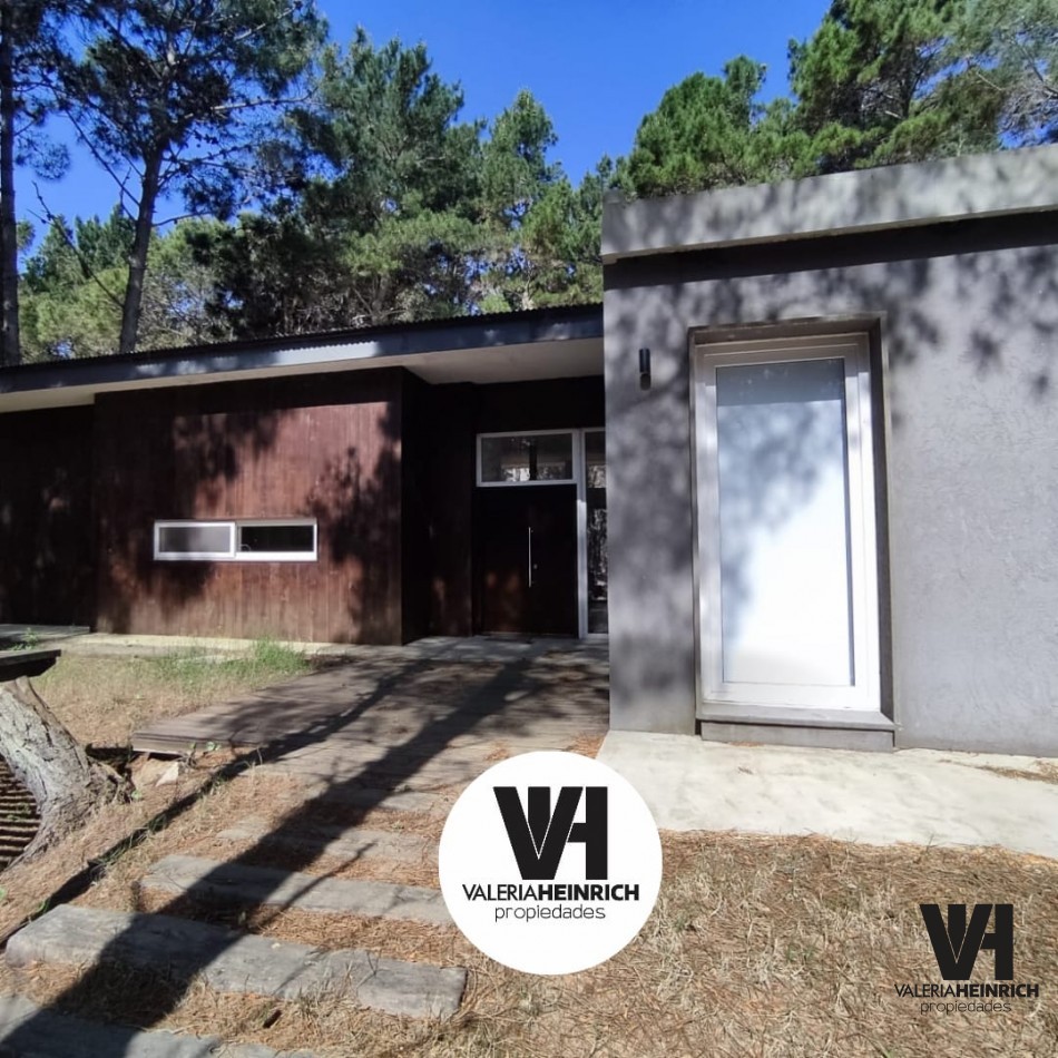 Venta casa Villarobles Pinamar  4 dorm.