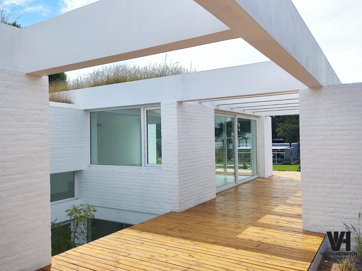 CASA EN VENTA COSTA ESMERALDA SEND 3 DISEÑO 
