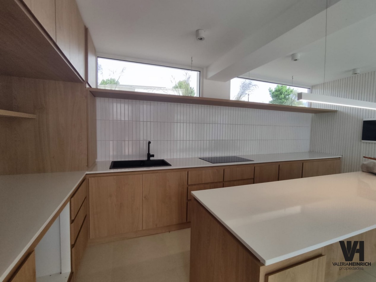 CASA EN VENTA COSTA ESMERALDA SEND 3 DISEÑO 