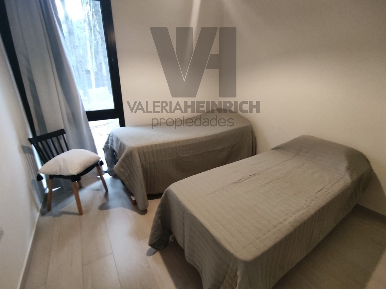 Alquiler y Venta Casa Villarobles con piscina 6 pax. 