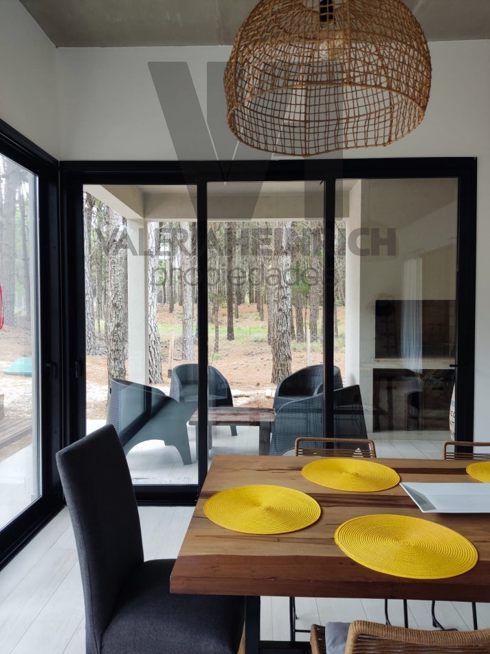 Alquiler y Venta Casa Villarobles con piscina 6 pax. 