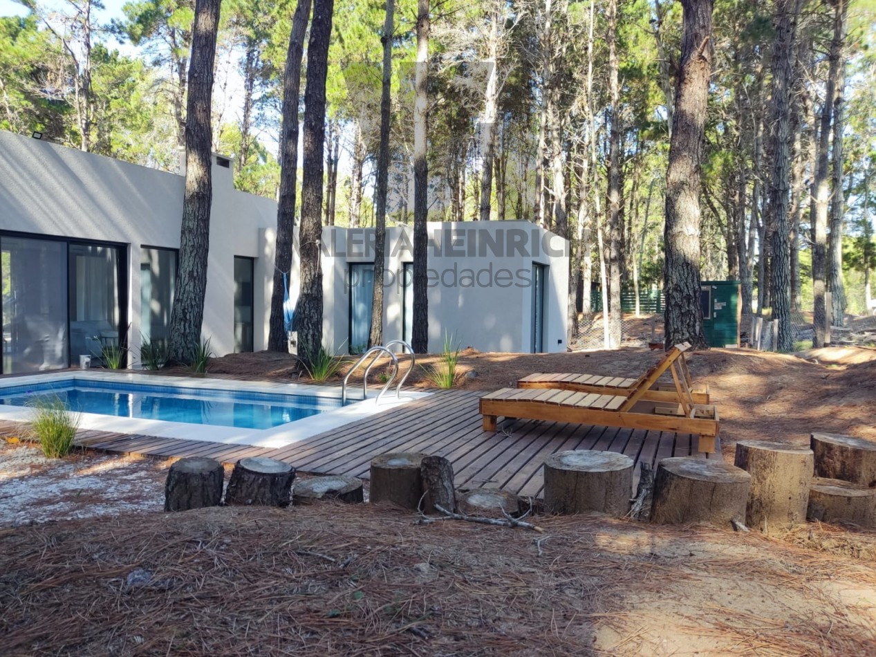 Alquiler y Venta Casa Villarobles con piscina 6 pax. 