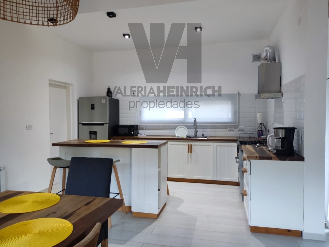 Alquiler y Venta Casa Villarobles con piscina 6 pax. 