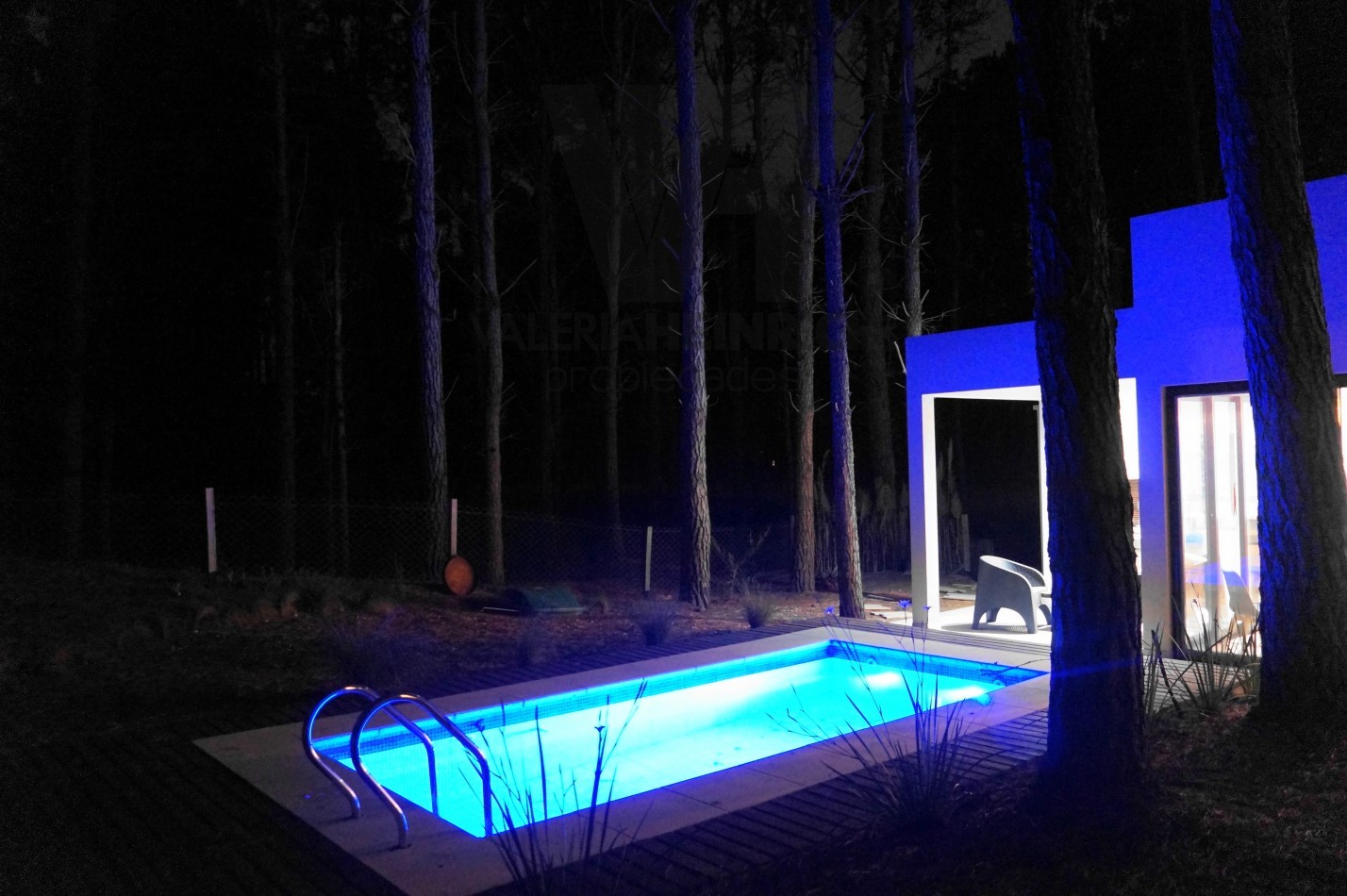 Alquiler y Venta Casa Villarobles con piscina 6 pax. 