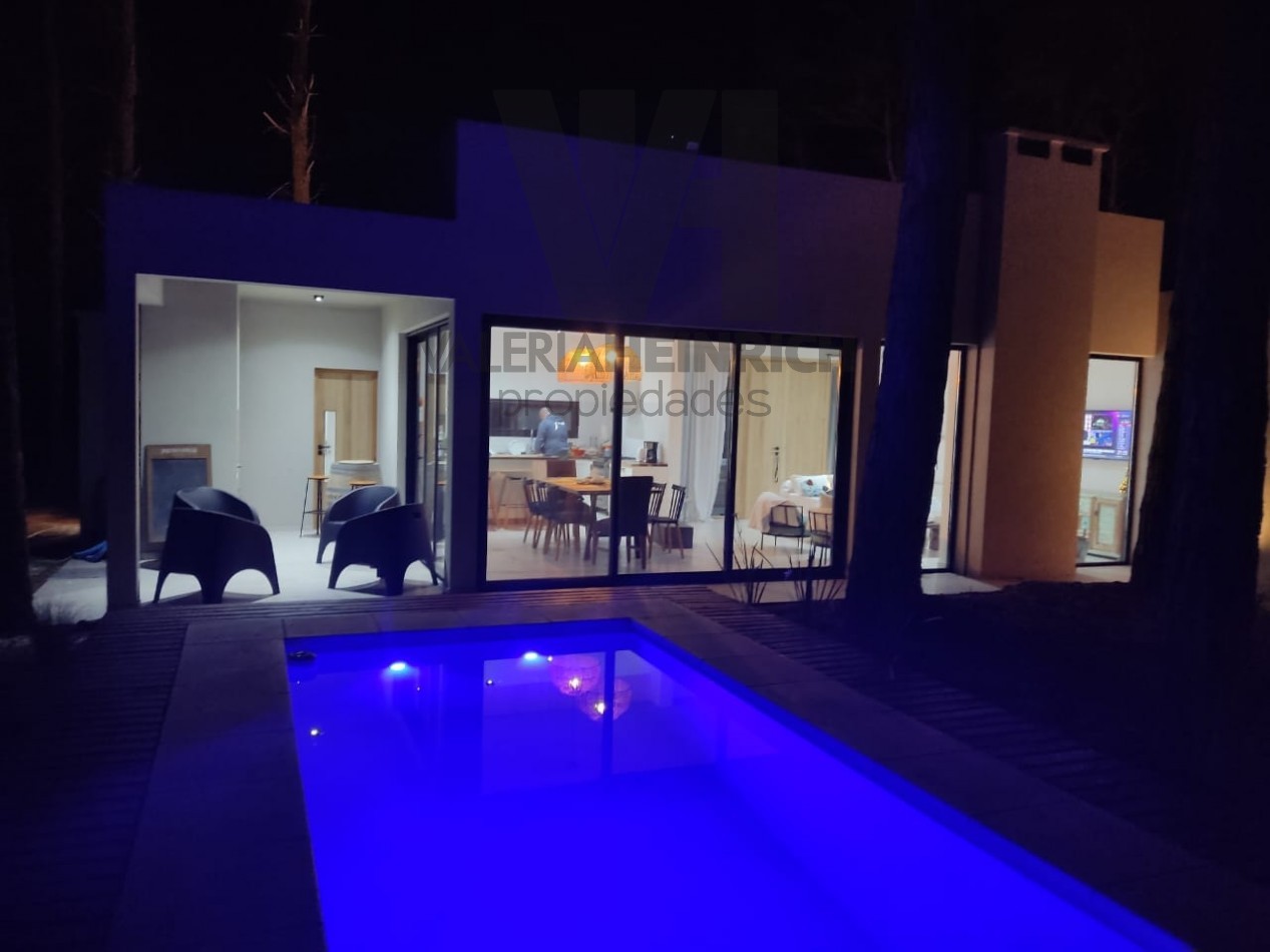 Alquiler y Venta Casa Villarobles con piscina 6 pax. 
