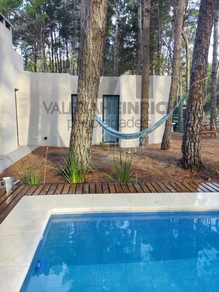 Alquiler y Venta Casa Villarobles con piscina 6 pax. 