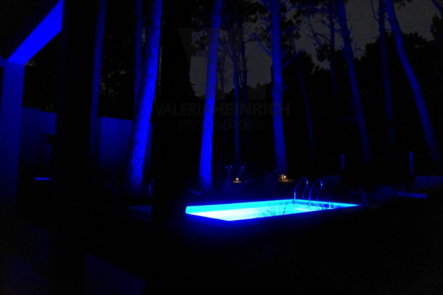 Alquiler y Venta Casa Villarobles con piscina 6 pax. 