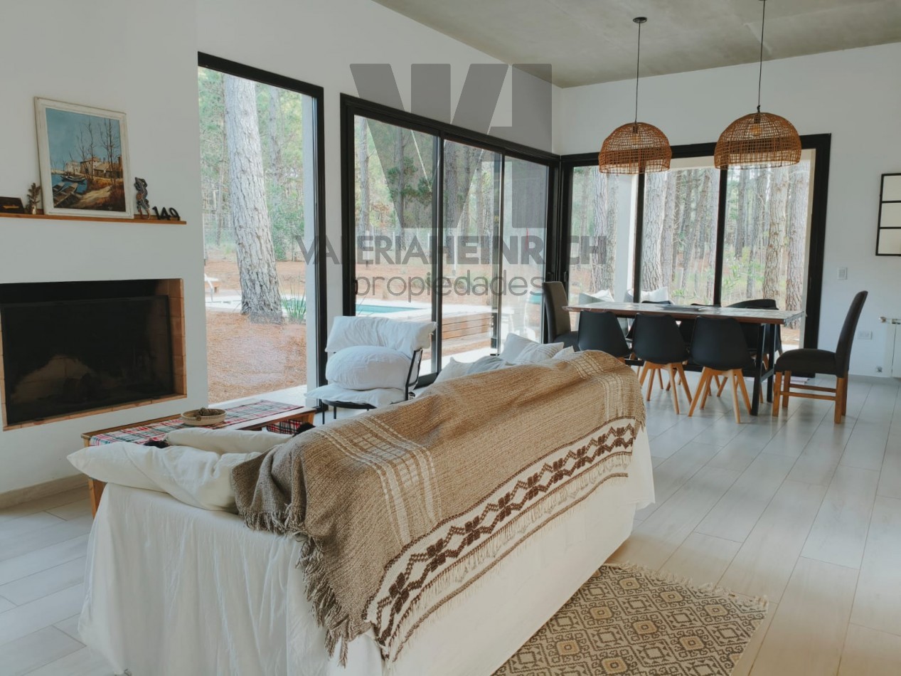 Alquiler y Venta Casa Villarobles con piscina 6 pax. 