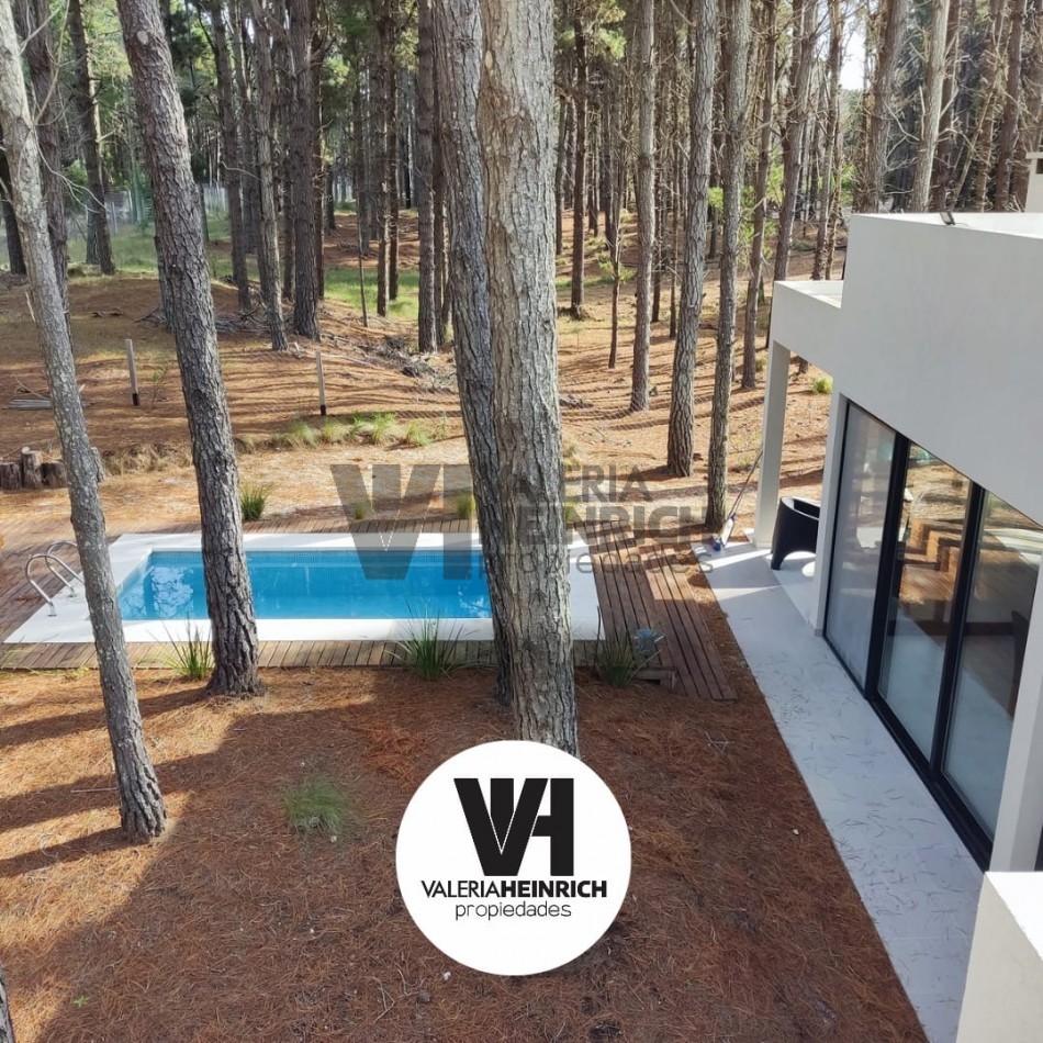 Alquiler y Venta Casa Villarobles con piscina 6 pax