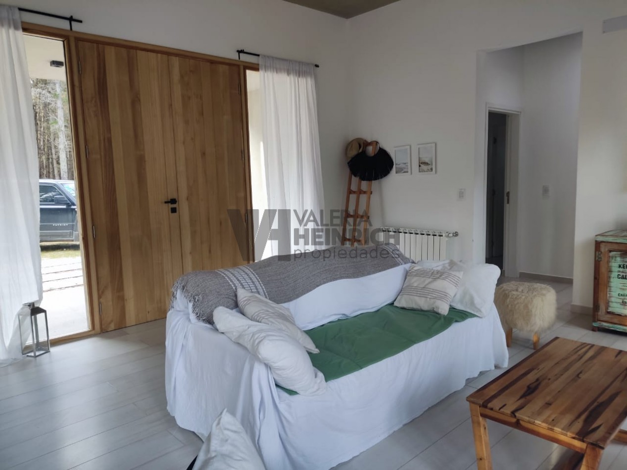 Alquiler y Venta Casa Villarobles con piscina 6 pax. 