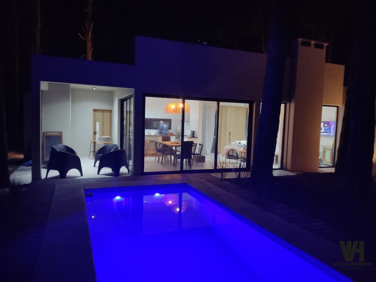 Alquiler y Venta Casa Villarobles con piscina 6 pax. 