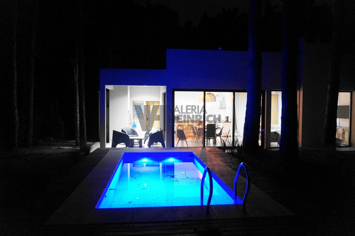 Alquiler y Venta Casa Villarobles con piscina 6 pax. 