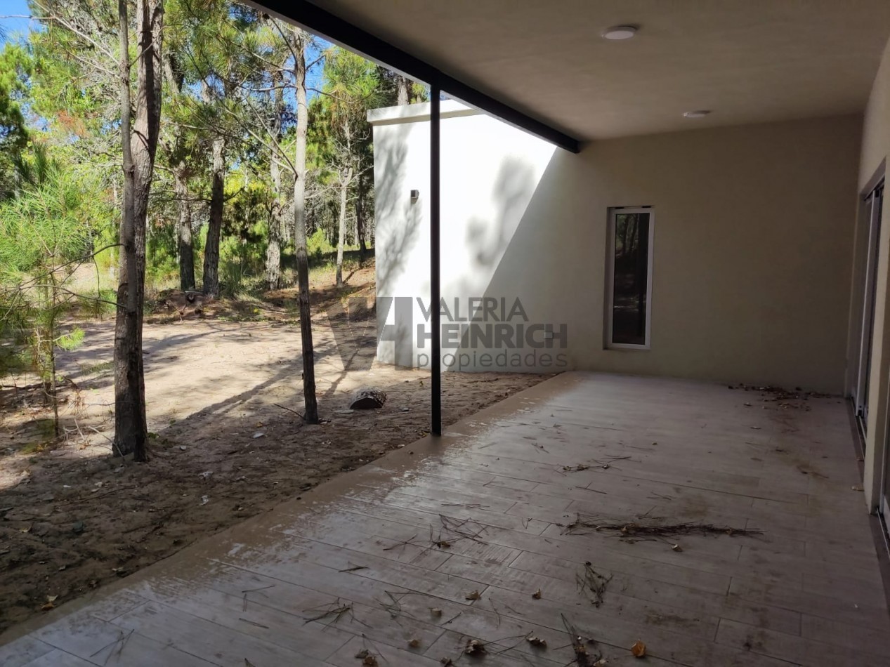 Casa en Venta en Villa Robles cerca de Pinamar y Costa Esmeralda. barrio cerrado