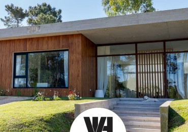 Casa con pileta y jardin en venta. Barrio Alamos, 4 dorm. oportunidad