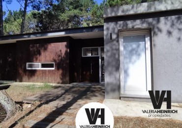 Venta casa Villarobles Pinamar  4 dorm.