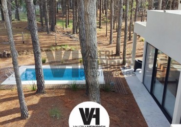 Alquiler y Venta Casa Villarobles con piscina 6 pax. 